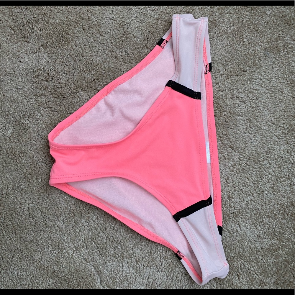 Two toned bikini bottoms